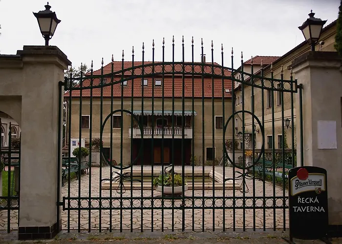 Zamek Poruba Hotel *