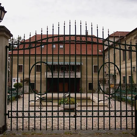 Zamek Poruba Hotel *